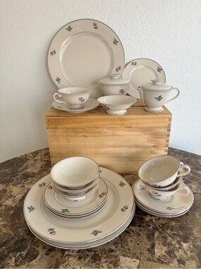 Vintage Fleetwood China Sweetheart Rosebud 22Pc Dinnerware Set Platinum Trim MCM